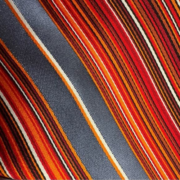 Geoffrey Beene 100% Silk Tie - Picture 4 of 12